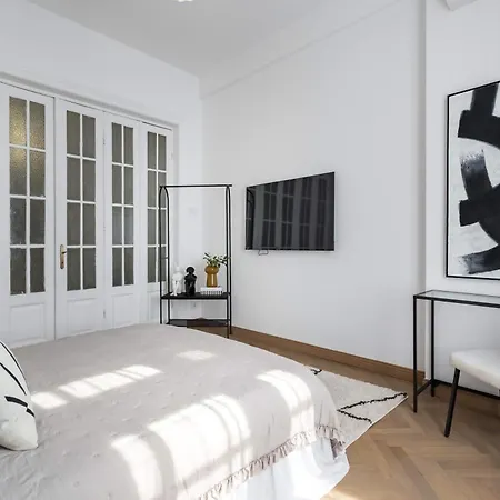 Апартаменти Calea 3br Victoriei Stunner - Two Living - Balconies On The Avenue