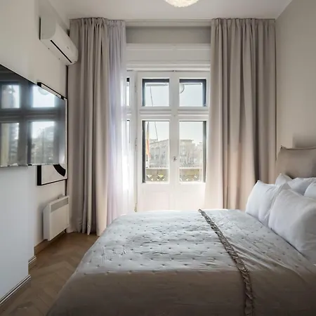 Апартаменти Calea 3br Victoriei Stunner - Two Living - Balconies On The Avenue *