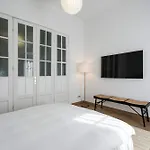 Apartament Calea 3br Victoriei Stunner - Two Living - Balconies On The Avenue Bucureşti