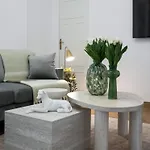 Calea 3br Victoriei Stunner - Two Living - Balconies On The Avenue Apartament