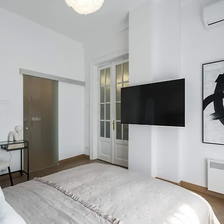 Calea 3br Victoriei Stunner - Two Living - Balconies On The Avenue Apartamento Bucareste