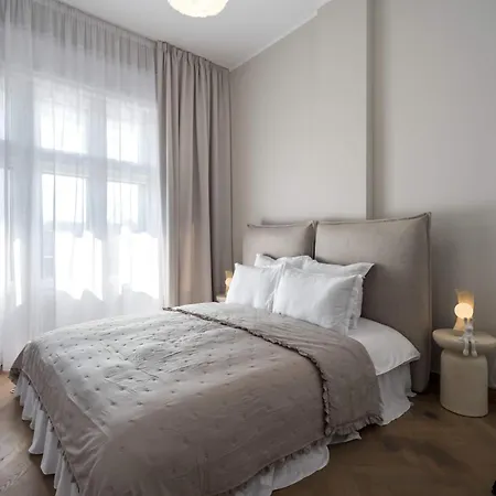 Calea 3br Victoriei Stunner - Two Living - Balconies On The Avenue Apartamento Bucareste