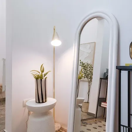 Apartment Stunning 3br - Balcony Overlooking Calea Victoriei Bucharest
