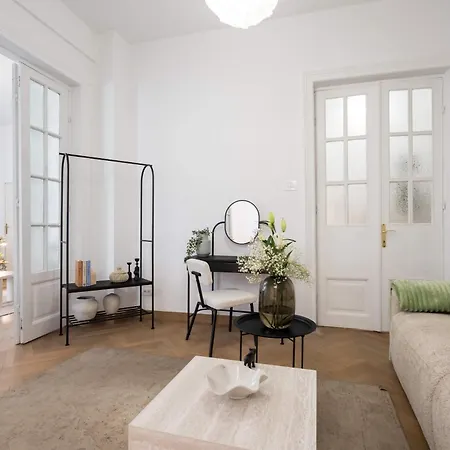 Calea 3br Victoriei Stunner - Two Living - Balconies On The Avenue 아파트 부쿠레슈티