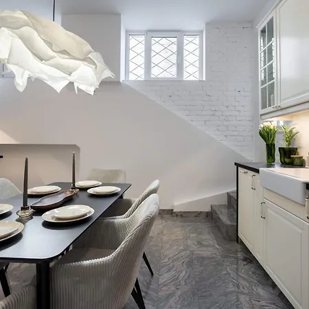 Stunning 3br - Balcony Overlooking Calea Victoriei Apartment