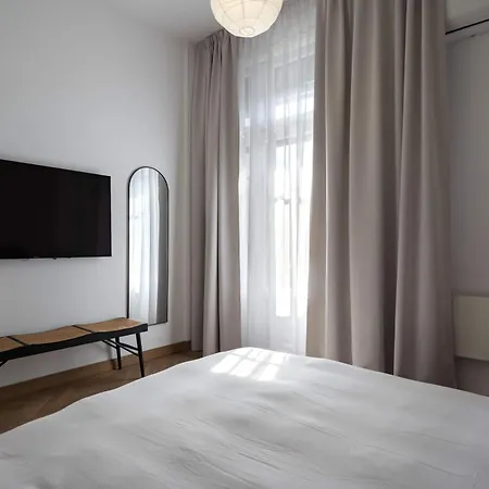 Apartment Calea 3br Victoriei Stunner - Two Living - Balconies On The Avenue