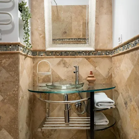 Apartment Stunning 3br - Balcony Overlooking Calea Victoriei