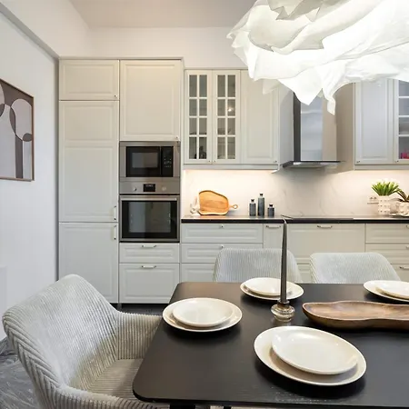 Stunning 3br - Balcony Overlooking Calea Victoriei Apartment Bucharest