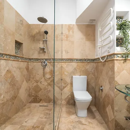 Apartment Stunning 3br - Balcony Overlooking Calea Victoriei Bucharest
