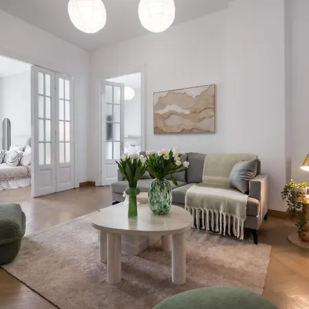 Stunning 3br - Balcony Overlooking Calea Victoriei Bucharest