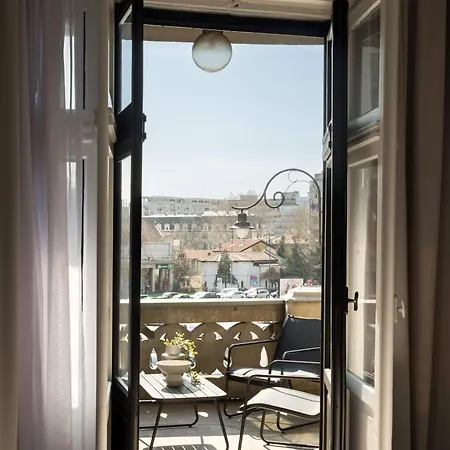 Stunning 3br - Balcony Overlooking Calea Victoriei Bucharest