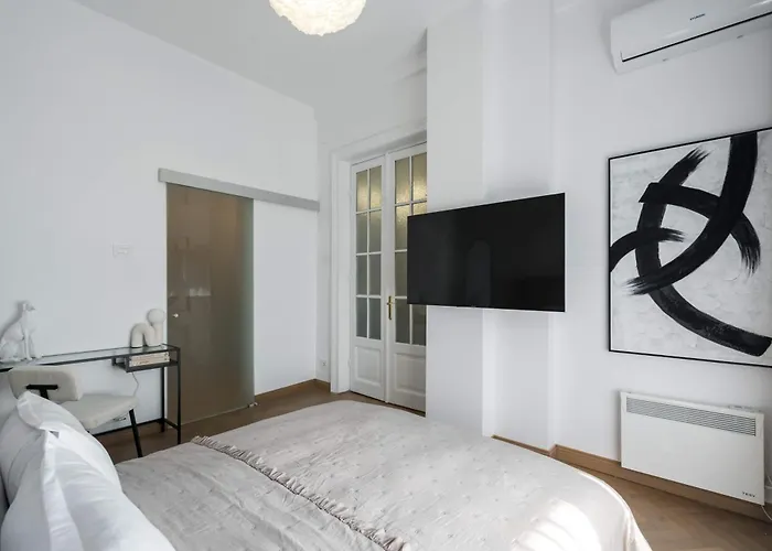 Calea 3br Victoriei Stunner - Two Living - Balconies On The Avenue Apartmán Bukurešť