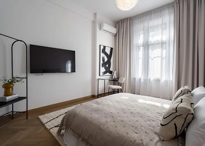 Calea 3br Victoriei Stunner - Two Living - Balconies On The Avenue Bucareste