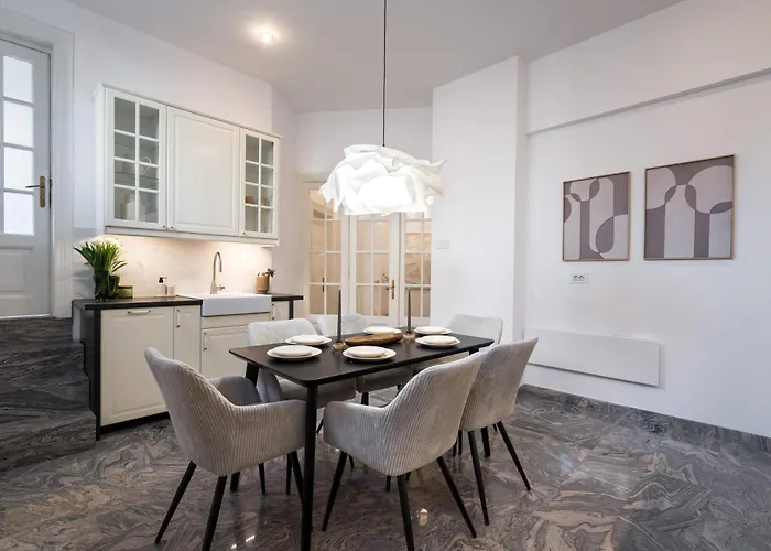 Calea 3br Victoriei Stunner - Two Living - Balconies On The Avenue Apartmán *