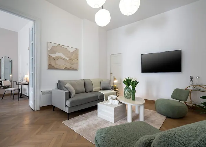 Calea 3br Victoriei Stunner - Two Living - Balconies On The Avenue Apartmán *