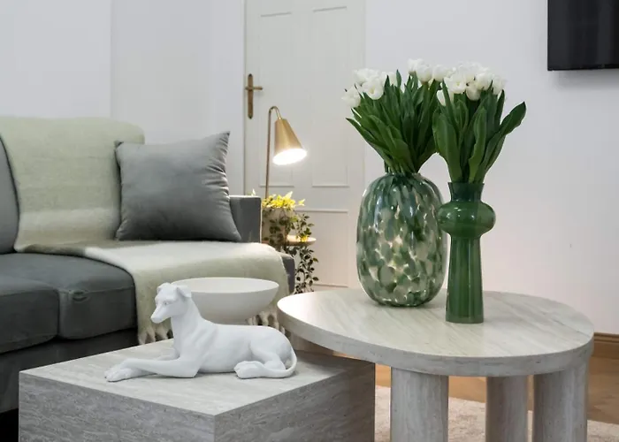 Calea 3br Victoriei Stunner - Two Living - Balconies On The Avenue Apartmán