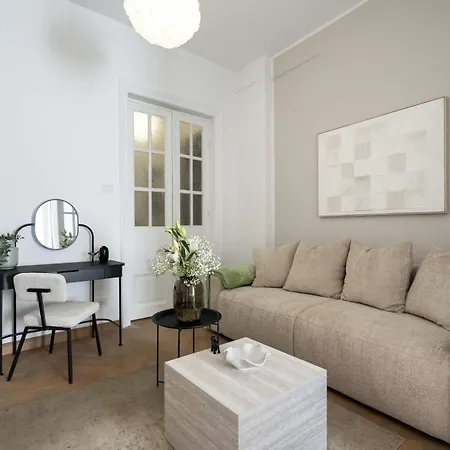 アパート Calea 3br Victoriei Stunner - Two Living - Balconies On The Avenue ブカレスト