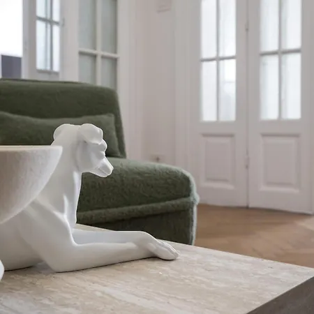 Calea 3br Victoriei Stunner - Two Living - Balconies On The Avenue ブカレスト