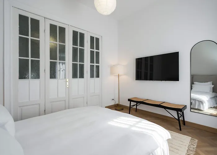 Apartament Calea 3br Victoriei Stunner - Two Living - Balconies On The Avenue Bucureşti