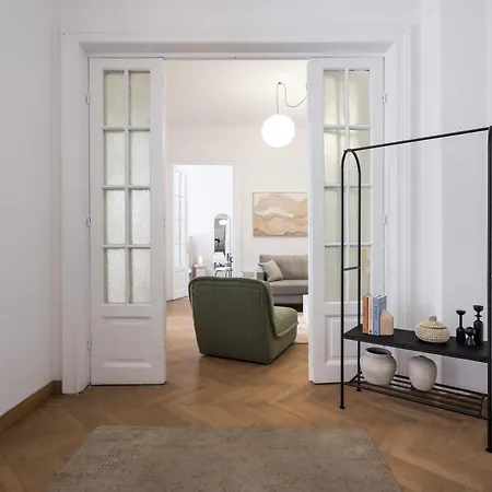 Calea 3br Victoriei Stunner - Two Living - Balconies On The Avenue ブカレスト